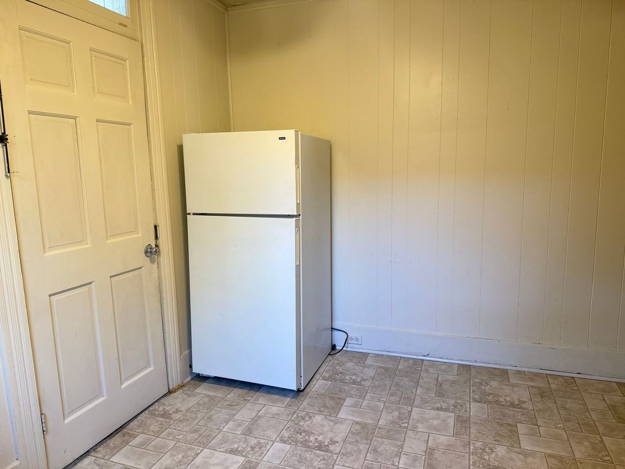 348 E New St #2 - Photo 7 of 28