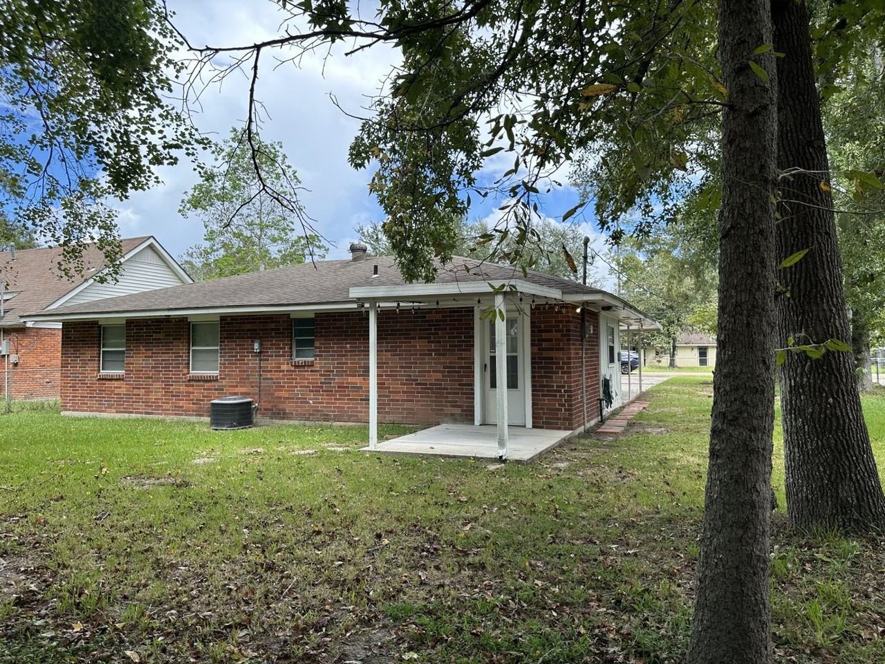2121 Oriole St - Photo 2 of 24