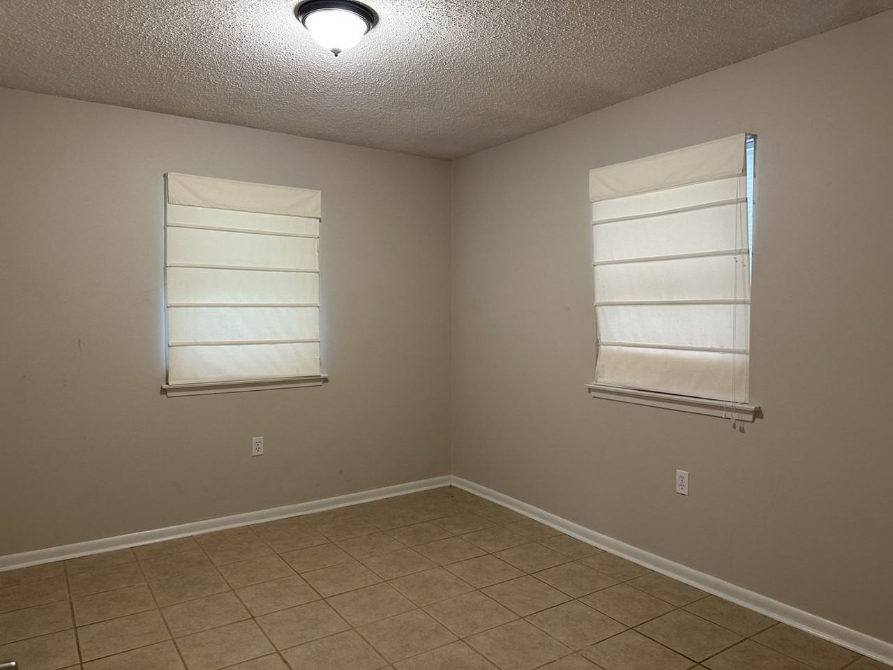 2121 Oriole St - Photo 4 of 24