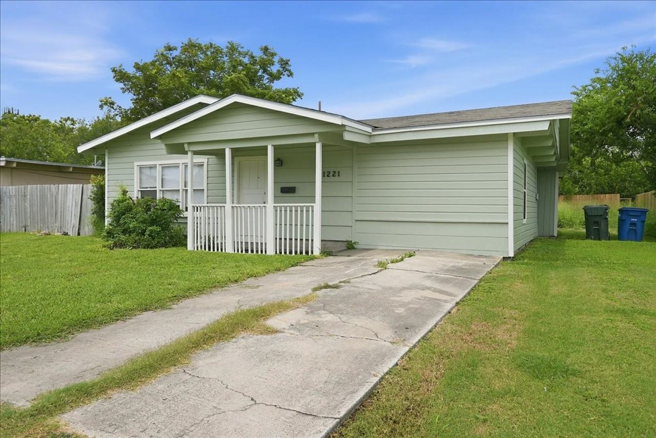 1221 Bernice Dr - Photo 2 of 25