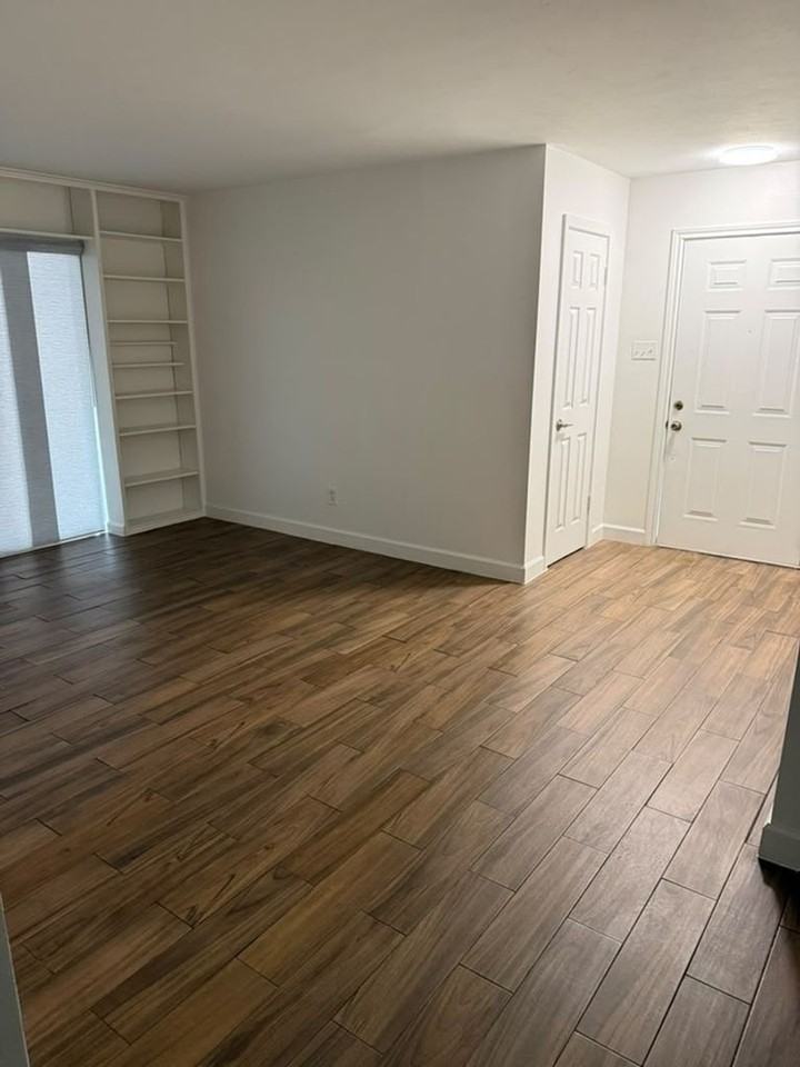 2744 Briarhurst Dr - Photo 6 of 25