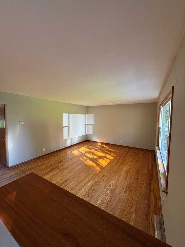 3040 Dallas Rd - Photo 2 of 12