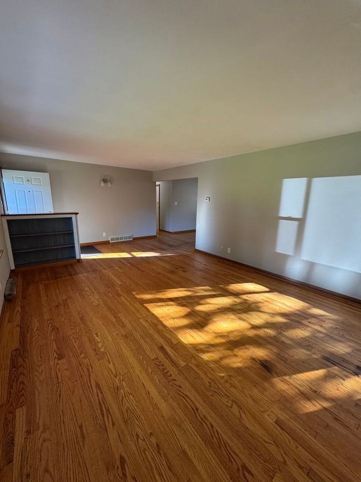 3040 Dallas Rd - Photo 3 of 12