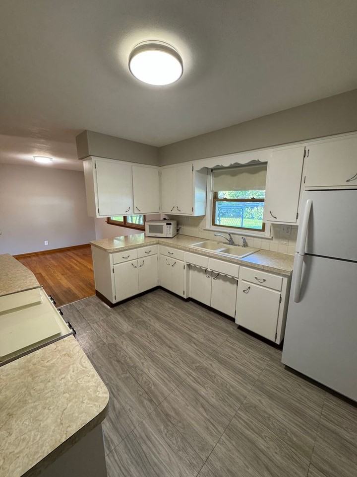 3040 Dallas Rd - Photo 7 of 12