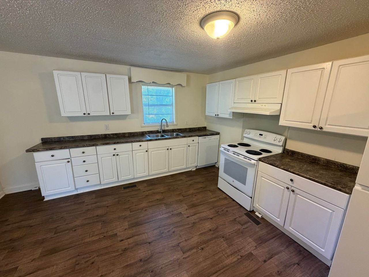 703 5th St Ne - Photo 5 of 12