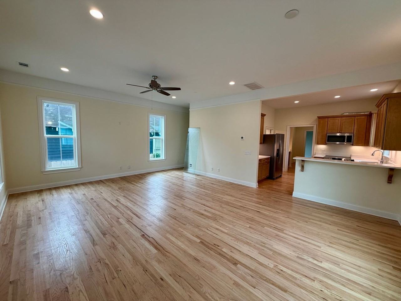 1211 E 40th St - Photo 4 of 30