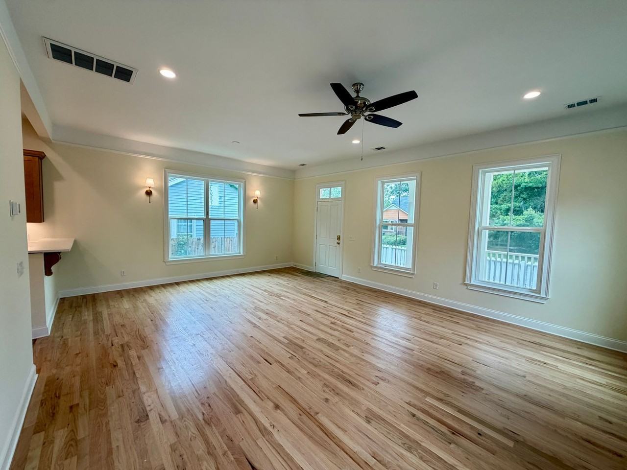 1211 E 40th St - Photo 5 of 30