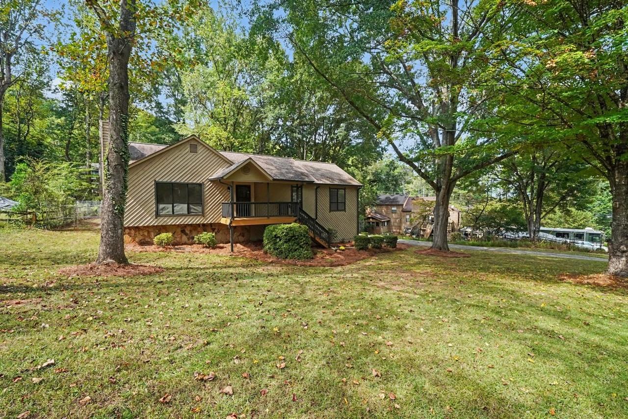 3963 Viewpoint Ct - Photo 2 of 27