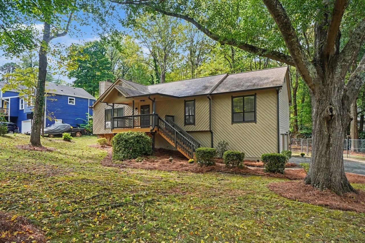 3963 Viewpoint Ct - Photo 3 of 27