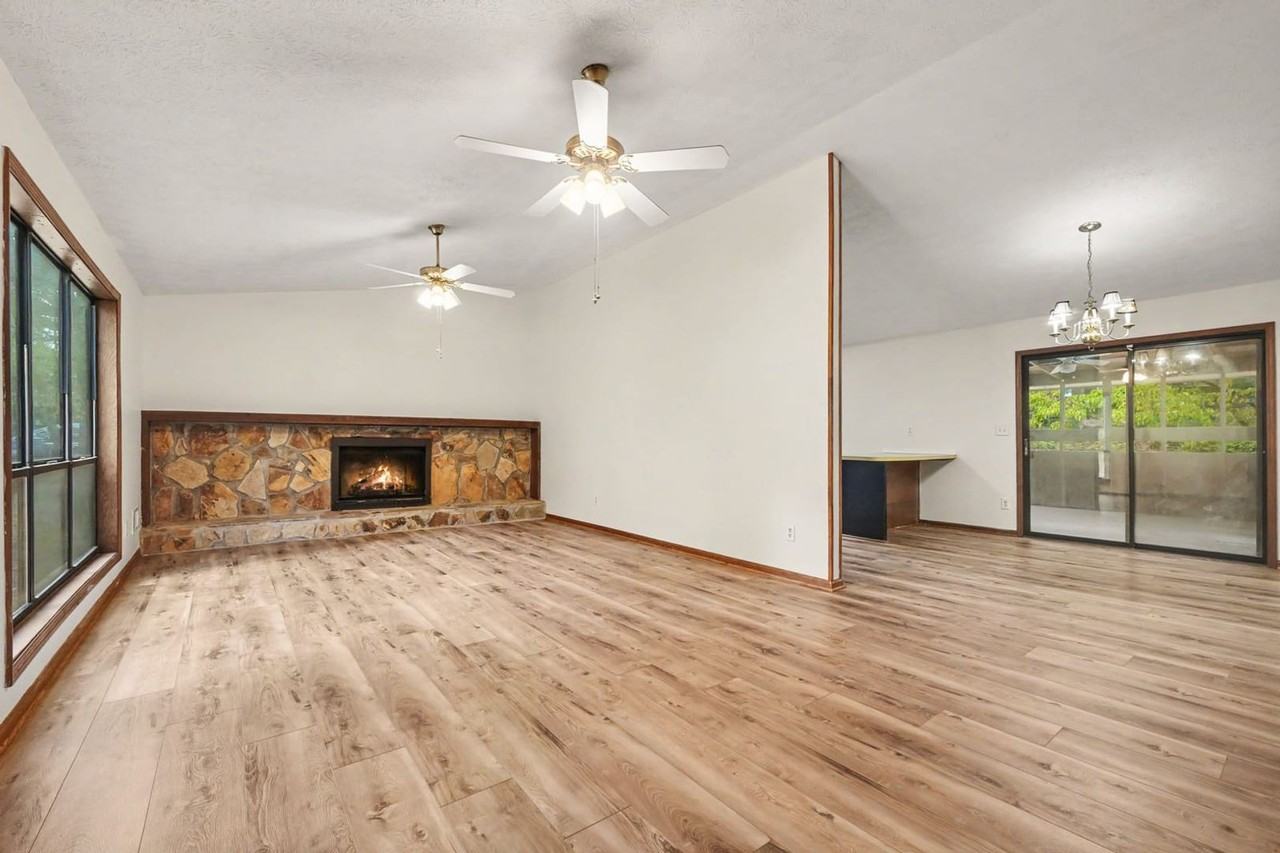 3963 Viewpoint Ct - Photo 4 of 27