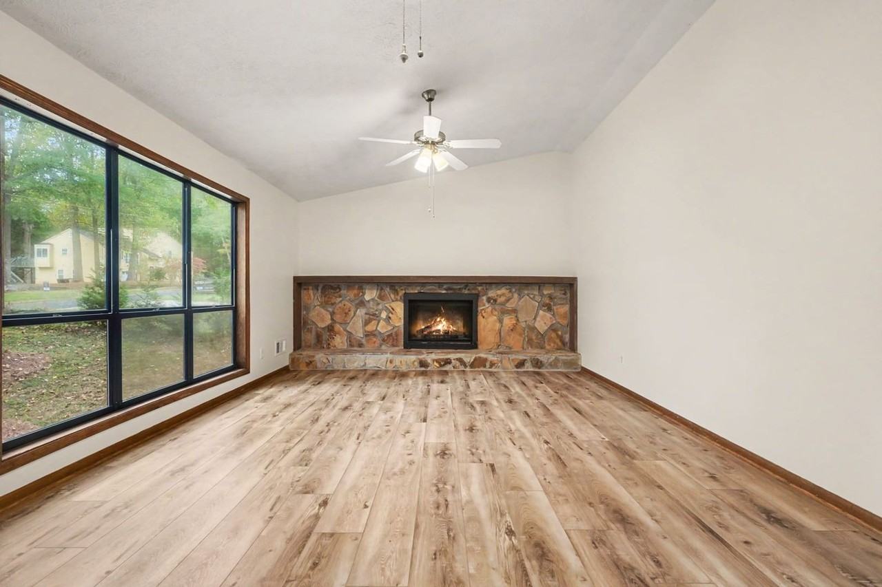 3963 Viewpoint Ct - Photo 5 of 27