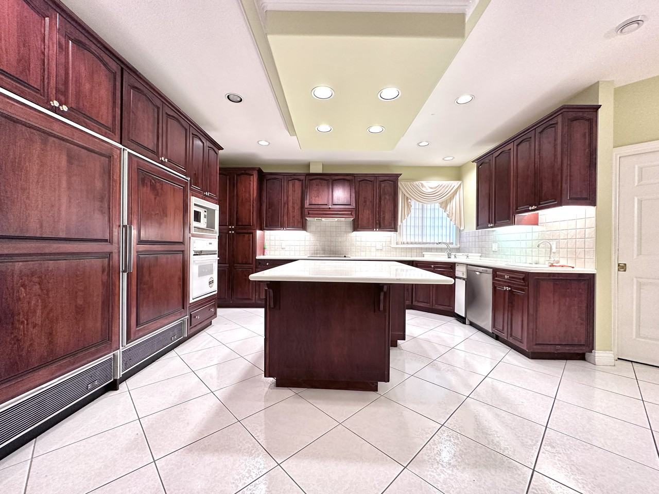 7411 Belair Drive - Photo 7 of 9