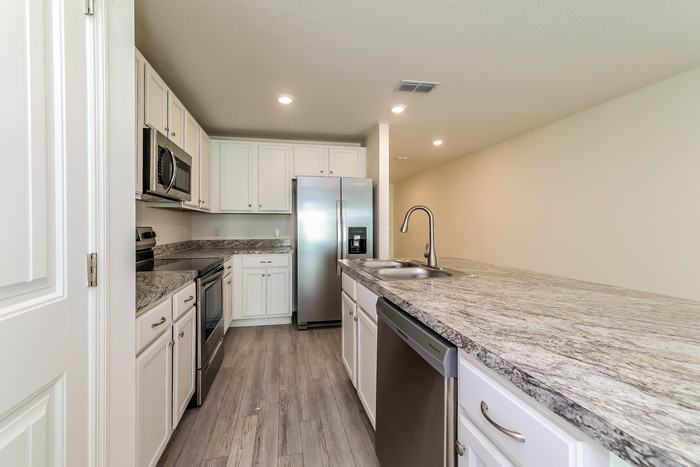 221 Linda Ln - Photo 5 of 12