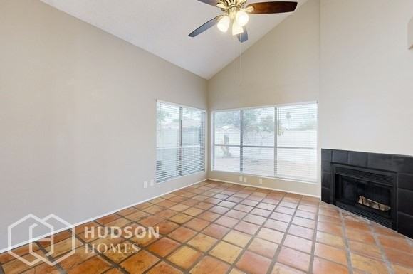 449 E Utopia Rd - Photo 4 of 41