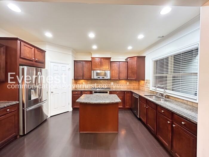 2544 Sibley Dr Ne - Photo 6 of 24