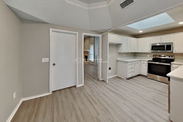 1100 Pin Oak Ln - Photo 7 of 20