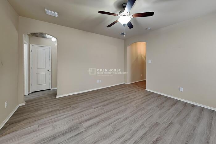 2808 Houston Wood Dr - Photo 4 of 20