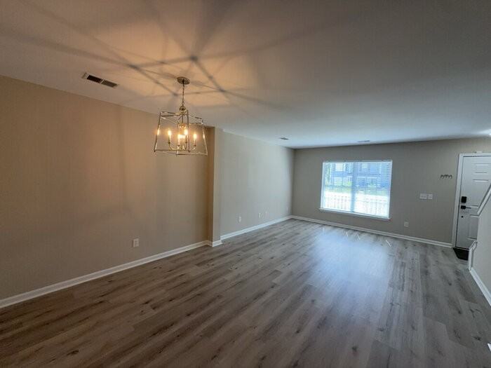1068 Friartuck Trl - Photo 4 of 27