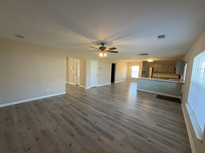 1068 Friartuck Trl - Photo 5 of 27