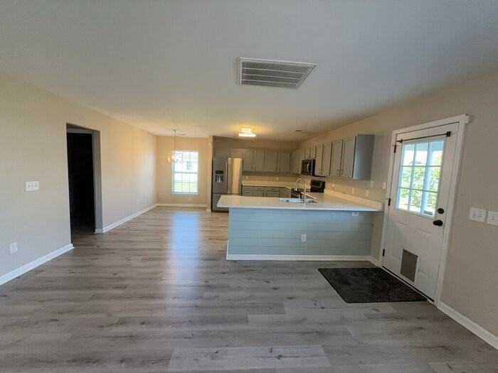 1068 Friartuck Trl - Photo 7 of 27