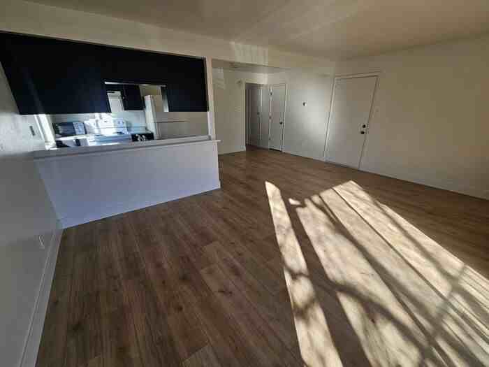 1385 W 6th St #04 - Photo 2 of 12