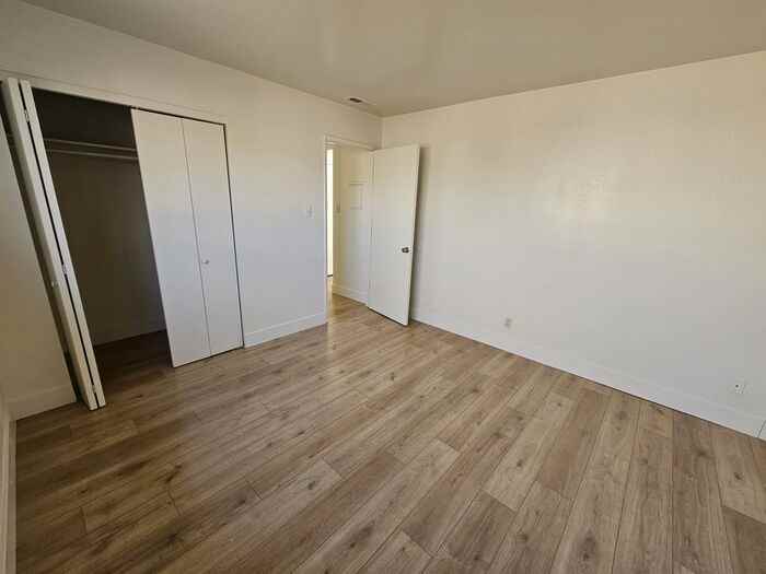 1385 W 6th St #04 - Photo 4 of 12