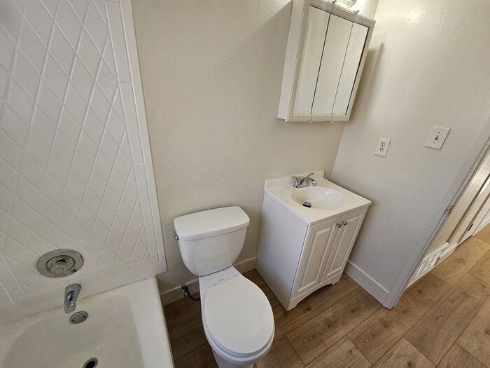 1385 W 6th St #04 - Photo 5 of 12