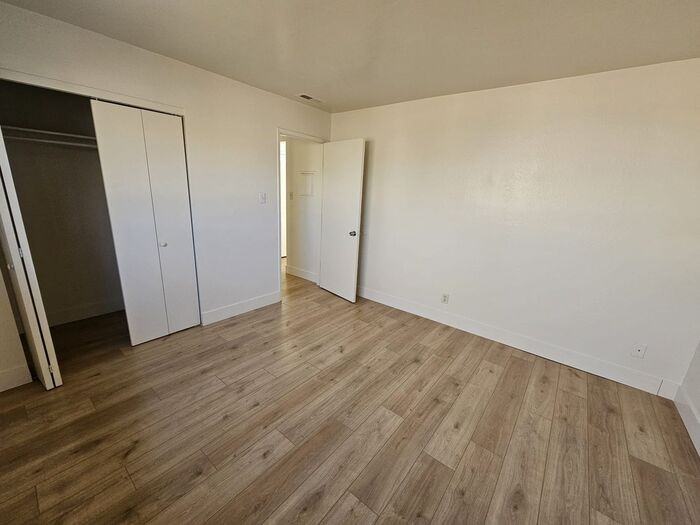 1385 W 6th St #04 - Photo 6 of 12