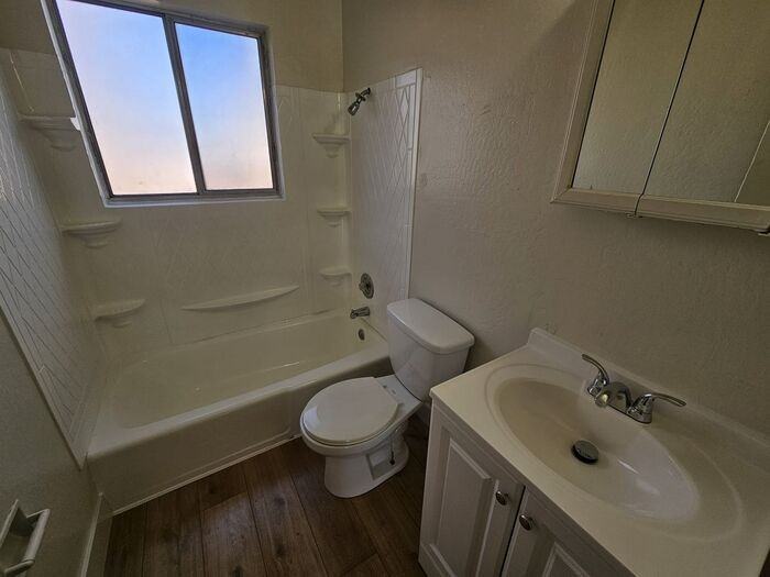 1385 W 6th St #04 - Photo 7 of 12