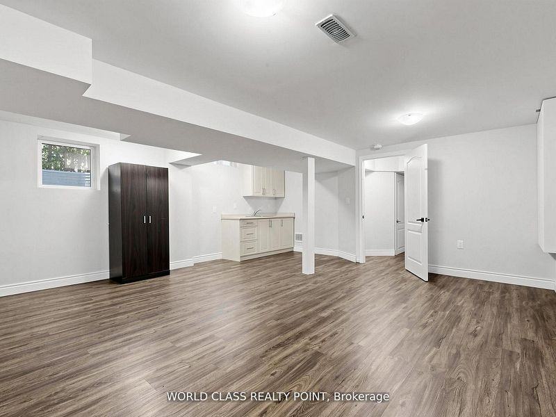 1638 Norwill Crescent - Photo 7 of 15