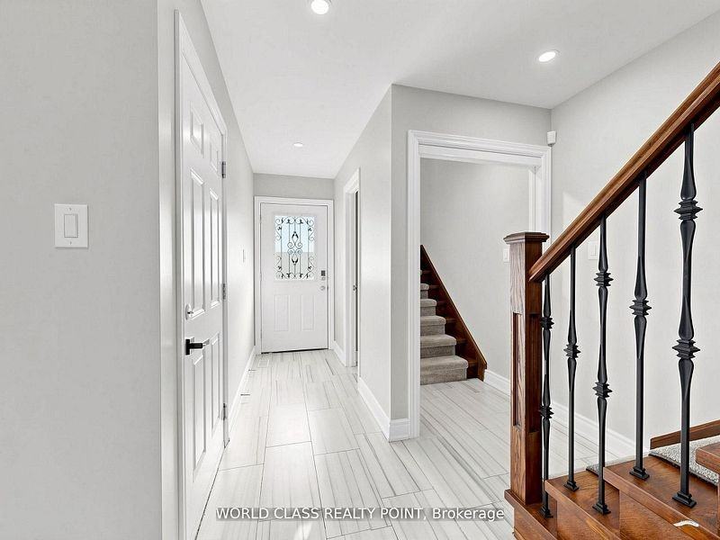 1638 Norwill Crescent - Photo 5 of 15