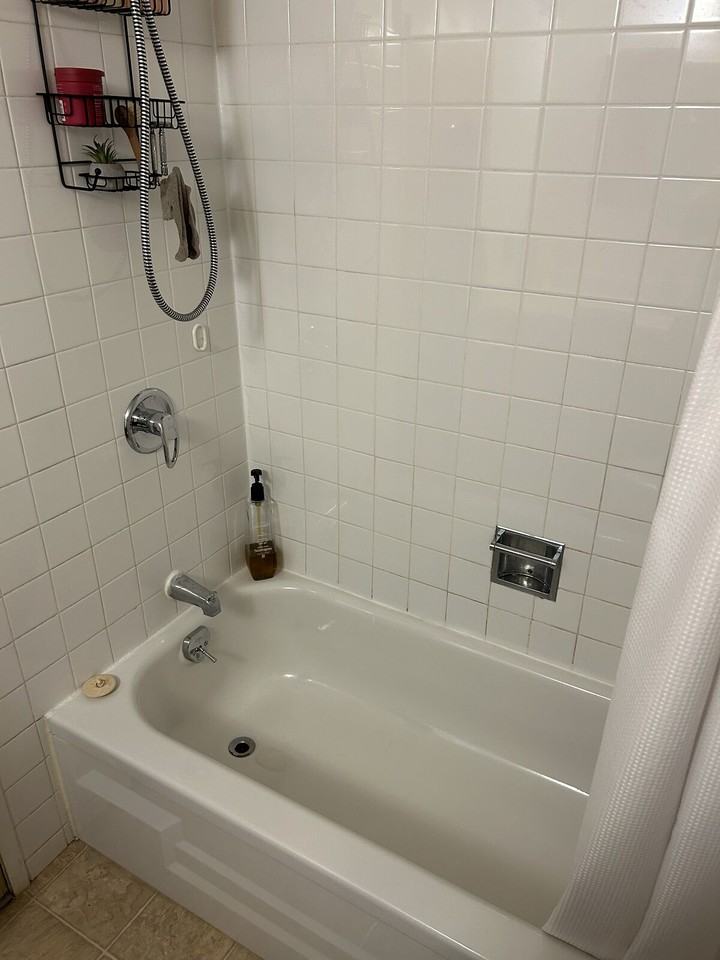 1217 - 1217 Kensington Close Nw - Photo 3 of 7