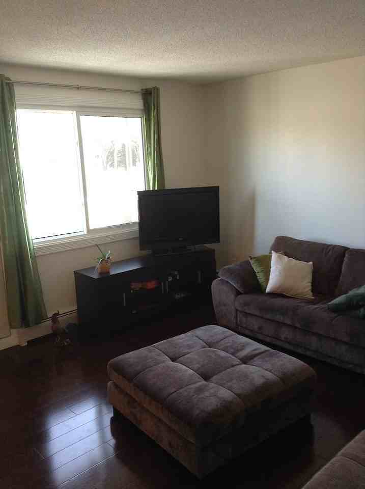 10710 - 10710 84 Avenue Northwest - Photo 4 of 13