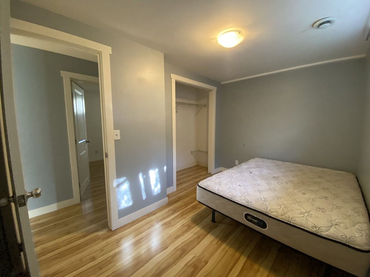 8104 96 Ave Nw - Photo 5 of 7
