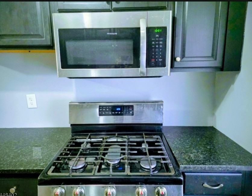 329 Union Ave - Photo 2 of 8