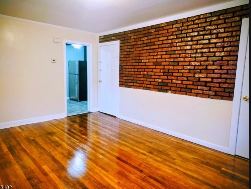 329 Union Ave - Photo 3 of 8