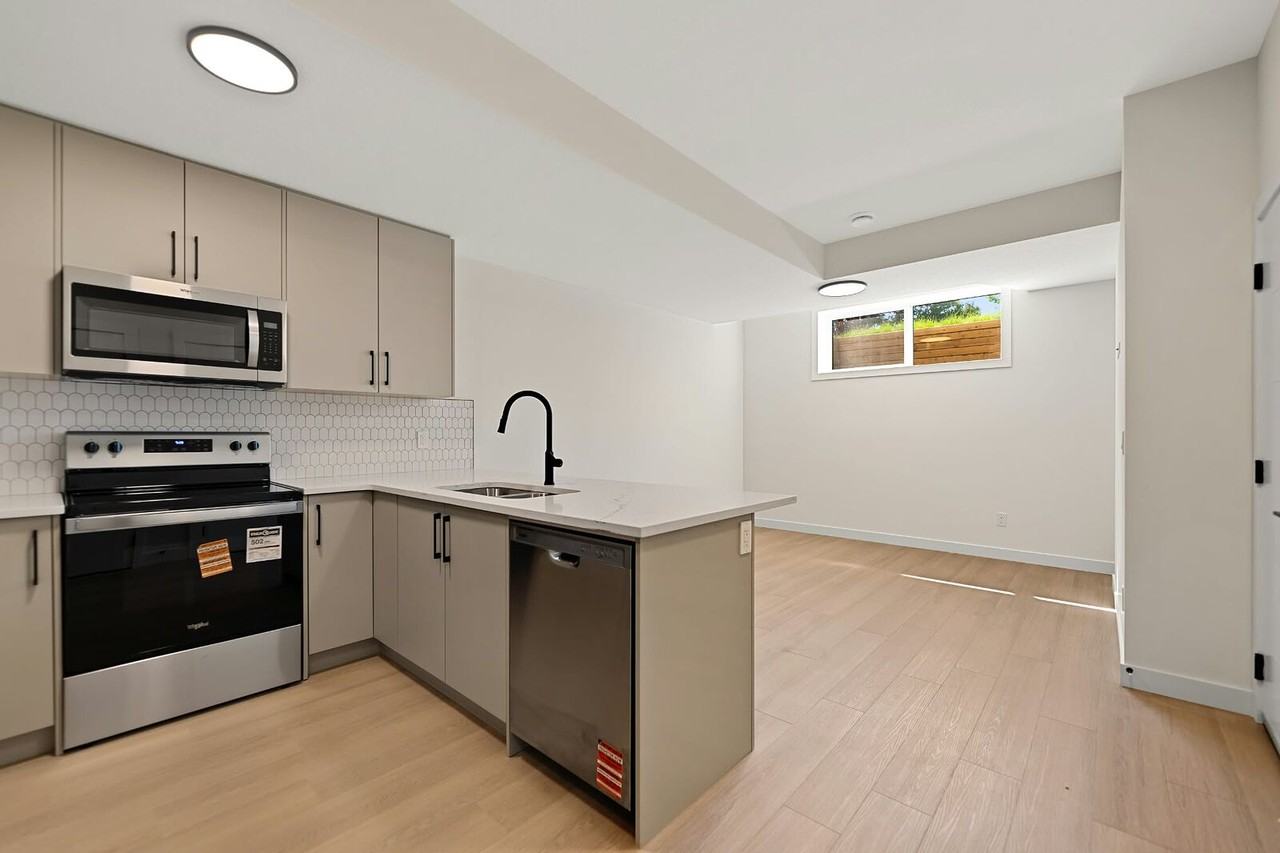 4608 81 St Nw - Photo 4 of 19
