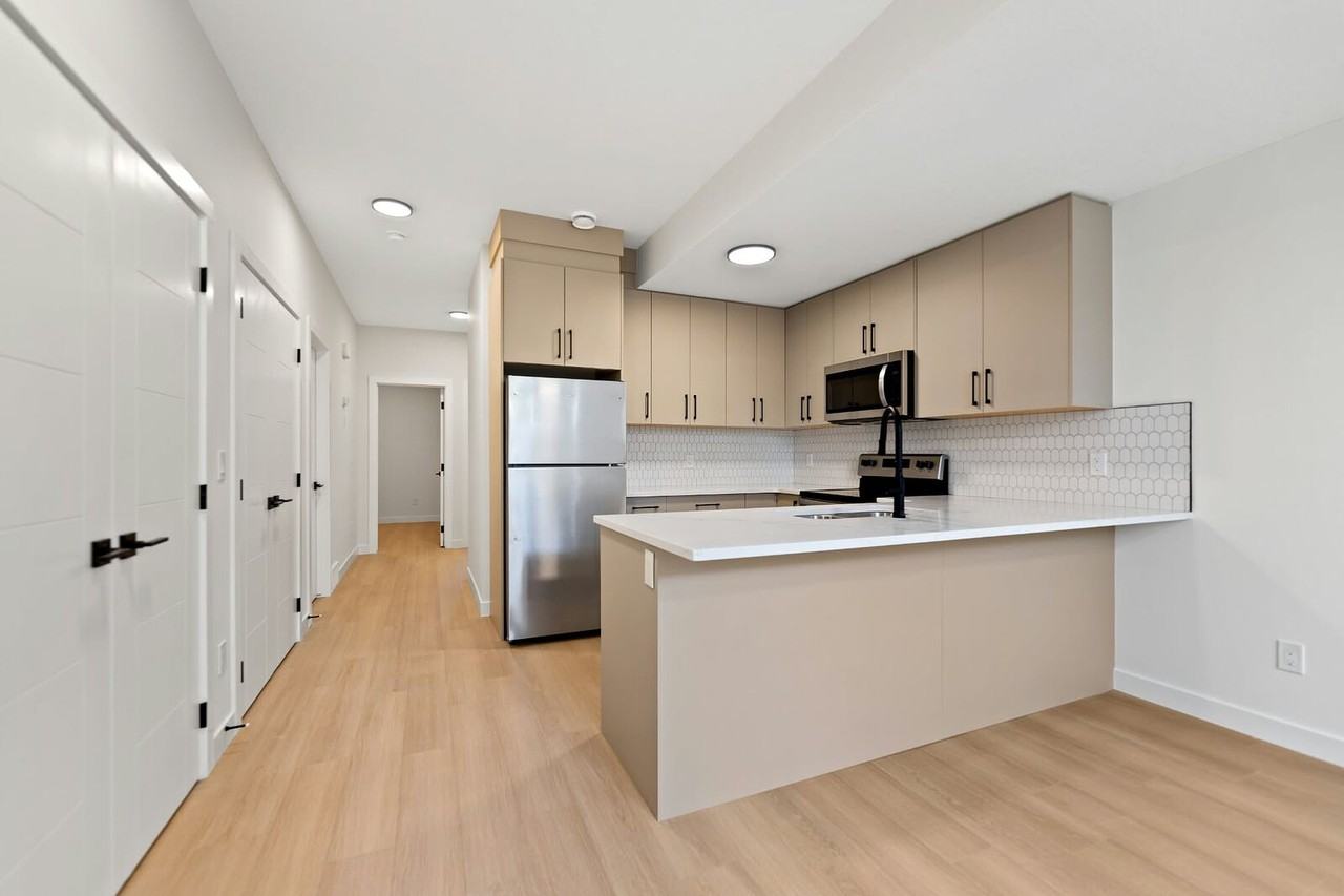 4608 81 St Nw - Photo 6 of 19