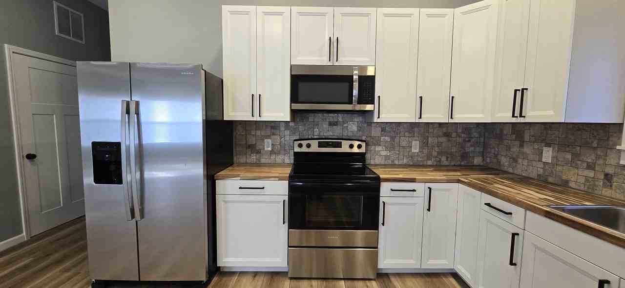 518 E Spruce St #NA - Photo 3 of 32
