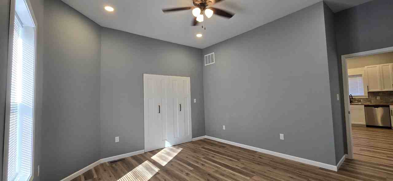 518 E Spruce St #NA - Photo 5 of 32
