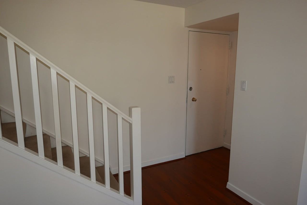 607 - 607 69 Ave Sw - Photo 3 of 17