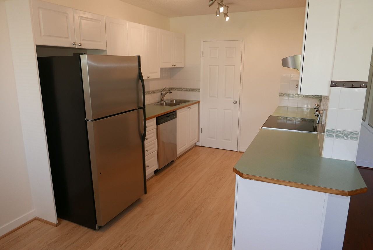 607 - 607 69 Ave Sw - Photo 7 of 17