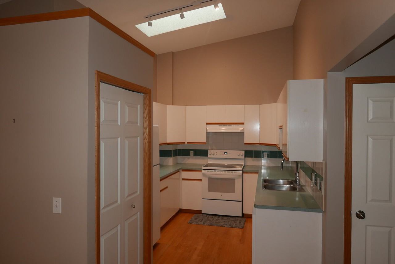 28 Harvest Oak Green Ne - Photo 2 of 32