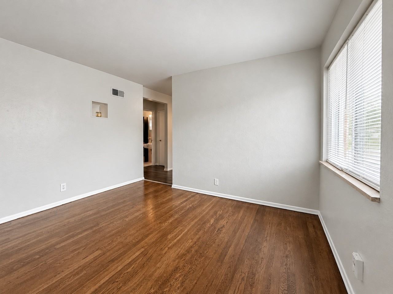 2823 Lemay Ferry Rd #E - Photo 5 of 9