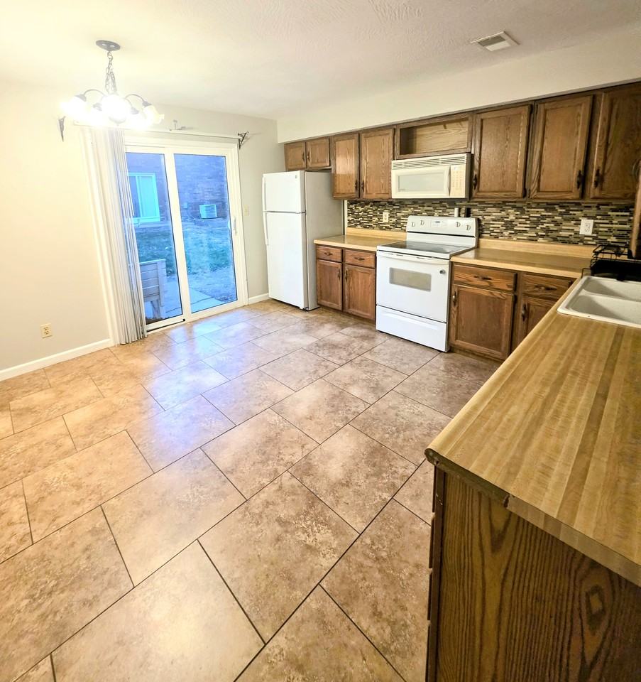 216 S Patricia St #NA - Photo 4 of 15