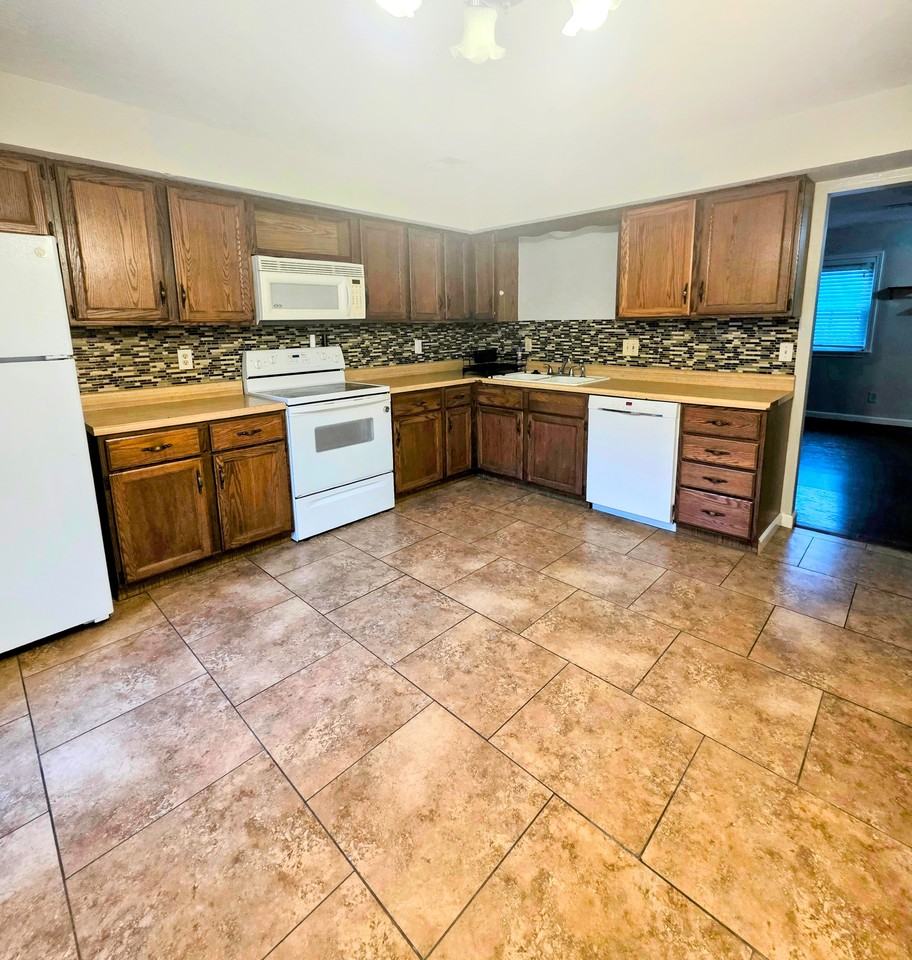 216 S Patricia St #NA - Photo 5 of 15