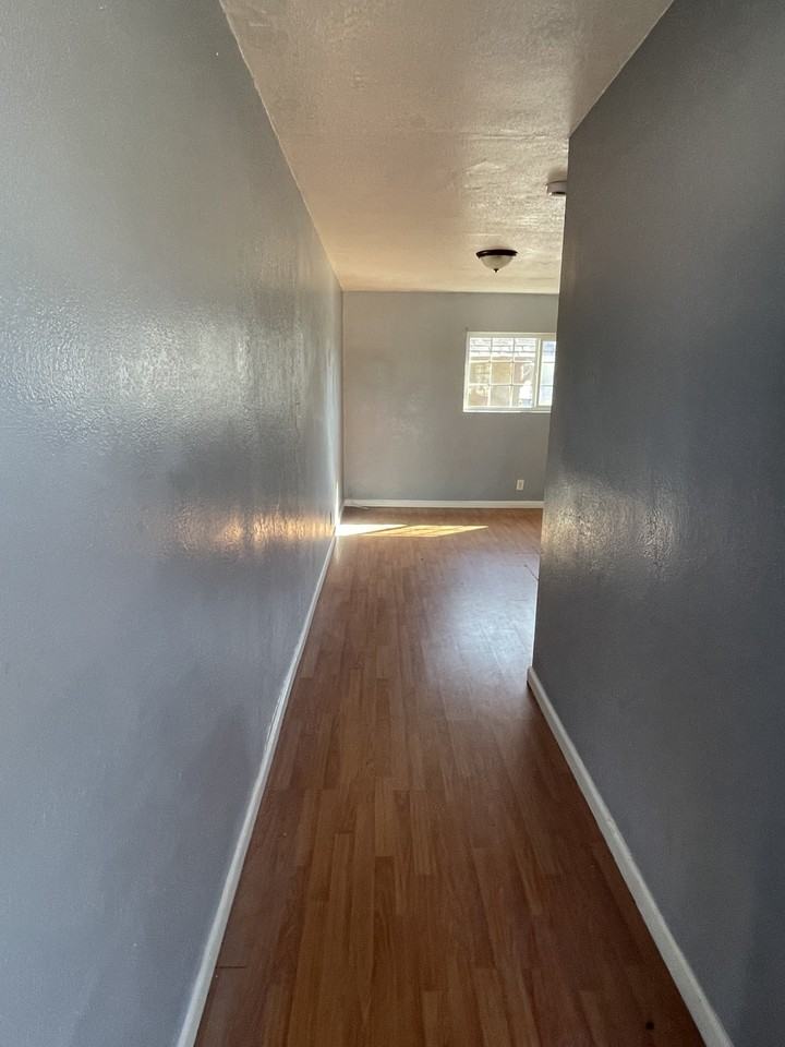 740 W 82nd St #4 - Photo 3 of 7