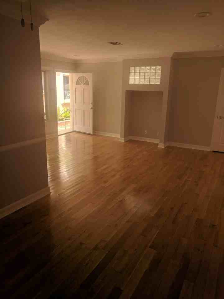 217 S Doheny Dr #4 - Photo 4 of 33