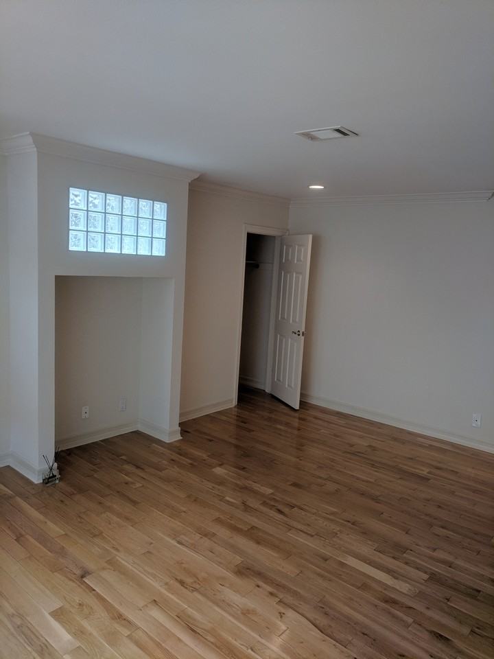 217 S Doheny Dr #4 - Photo 6 of 33