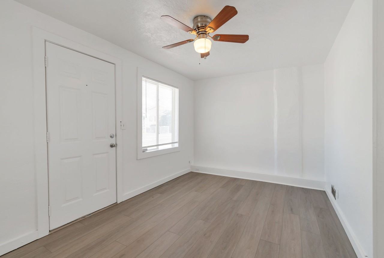 2962 Sw - Photo 3 of 15
